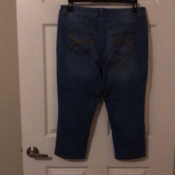 BANDOLINO/ Tatyana… Jeans from Macy’s so cute!! - Picture 3 of 4